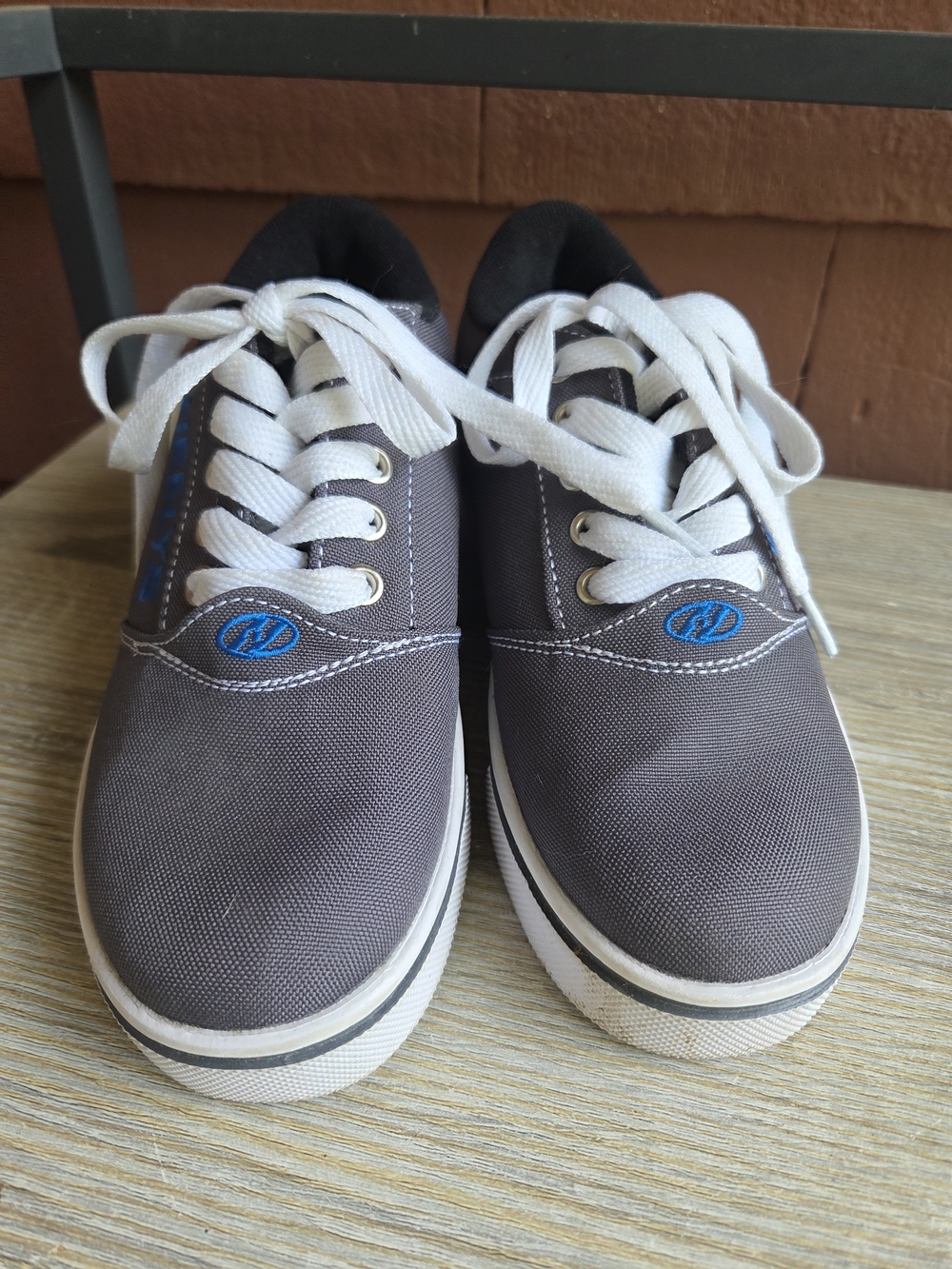 Heelys Pro 20 Wheeled Sneaker Shoes Unisex Kids Gray/blue/White Youth 3